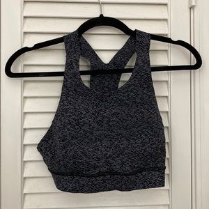 Lululemon black and white Size 8 sports bra. Great condition